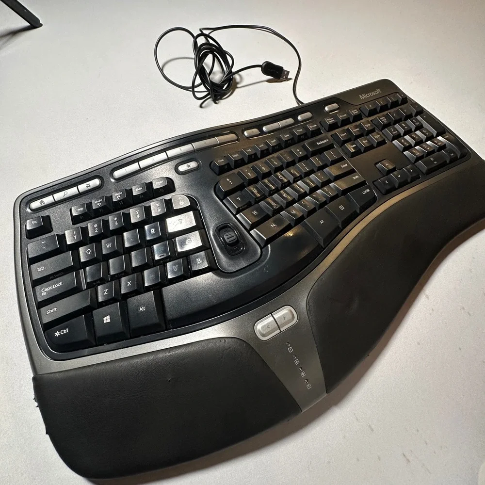 Microsoft Natural Ergonomic Keyboard 4000 v1.0 KU-0462‎ Wired USB Black